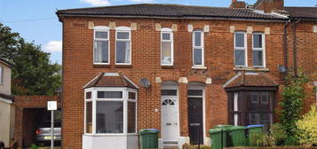 4 bedroom semi-detached house to rent