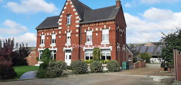 Demeure Familiale, Piscine, gîte 11 pièces, 5 Chambres à Rebreuve-Ranchicourt