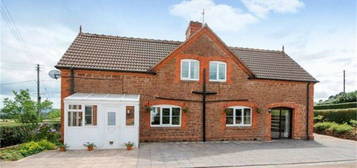 4 bed detached house to rent