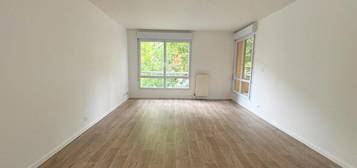 Appartement  à louer, 4 pièces, 3 chambres, 85 m²