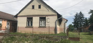 Eladó családi ház, Iváncon 13.5 M Ft, 2 szobás