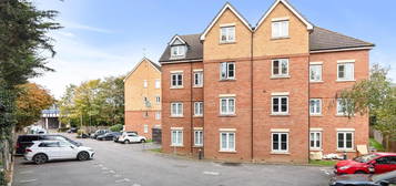 Flat for sale in High Street, Cheshunt, Waltham Cross EN8