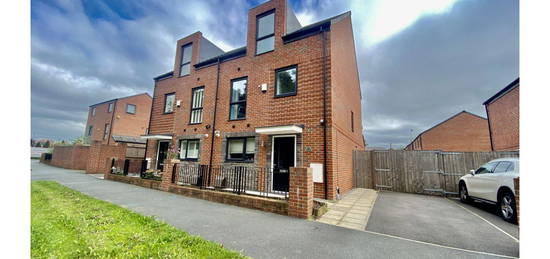 Semi-detached house to rent in Rodney Street, Manchester M4