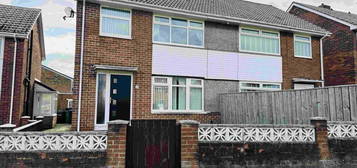 3 bedroom semi-detached house to rent