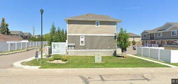 4716 N College Ave #9, Lacombe, AB T4L 0J5