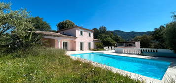 Carros, calme, cadre verdoyant, maison individuelle, 136m², terrain 1520m², piscine, pool-house, jardin, stationnements