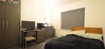 4 bed shared accommodation to rent