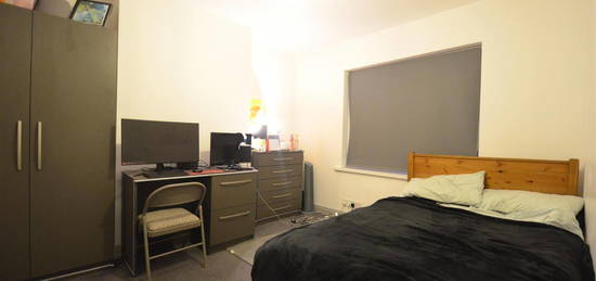 4 bed shared accommodation to rent