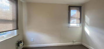 Flat to rent in High Street, Chatham ME4