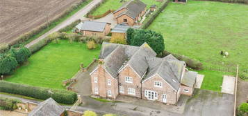 6 bed detached house for sale