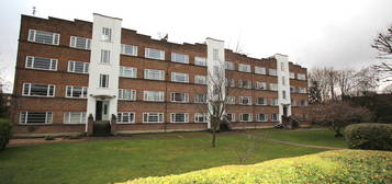 Flat to rent in Park Road, Kingston Upon Thames KT1