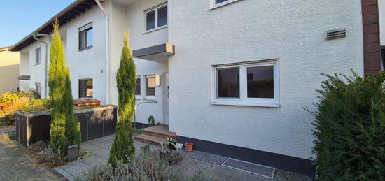 Reihenmittelhaus in Feldrandlage mit Blick auf den Weinberg