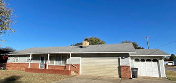 1102 W Kansas Ave, Arkansas City, KS 67005