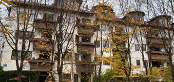 Schöne, ruhige 2-Zimmer-Wohnung mit Balkon und Park in guter Lage