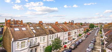 Flat to rent in Waldemar Avenue, London SW6