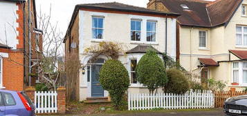 4 bed detached house to rent