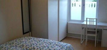 1 bedroom flat share