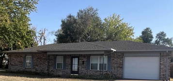 203 W 1st St, Newkirk, OK 74647