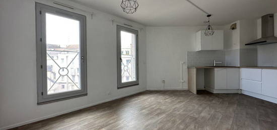 Studio  à louer, 1 pièce, 27 m², Étage 4/–