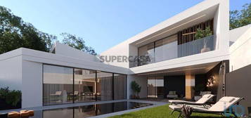 Casa / Villa T4 em Milheirós de 485,00 m²