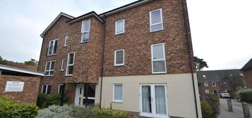 Flat to rent in Hampden Crescent, Bracknell RG12