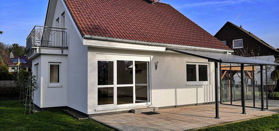 Helles Einfamilienhaus mit EBK, Carport u. Garten in Hämelerwald