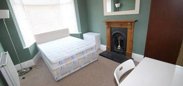 4 bedroom terraced house to rent