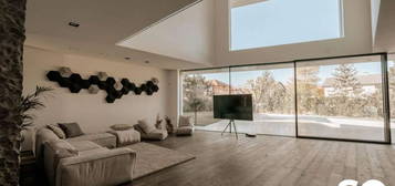 # SQ - MODERN LIVING - EXKLUSIVES EINFAMILIENHAUS MIT POOL MITTEN IN LAXENBURG