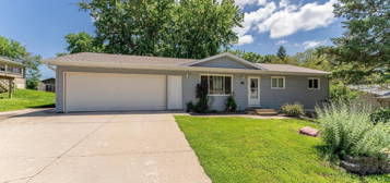 2404 S  Stephen Ave, Sioux Falls, SD 57103