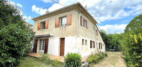 Maison en pierre à rénover avec grand jardin