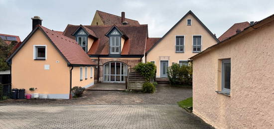 Zwei Wohneinheiten mit großem Garten zu vermieten - Heideck