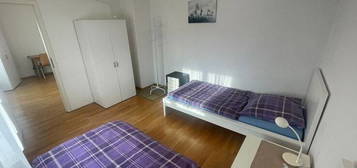 Gästezimmer, bestehend aus 2 Zimmern, mit Gästeküche, Internet, Etagendusche / WC, TV-Lounge, Waschmaschine, Trockner