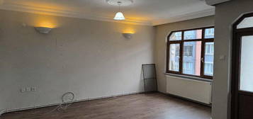 KOCASNAN MAHALLESNDE,130 M2,BALKONLU,KOMBL,3+1 KRALIK DARE