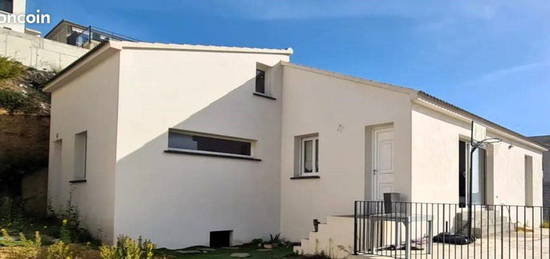 Belle maison individuelle type 5 en duplex avec terrasse édifiée sur une parcelle de terre de 500 m