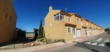 Chalet pareado en calle R&#xED;o Guadiana