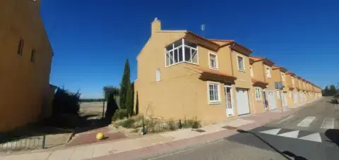 Chalet pareado en calle R&#xED;o Guadiana