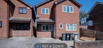 6 bed detached house to rent