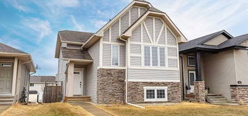 141 W Valley Cres, Blackfalds, AB T4M 0K2