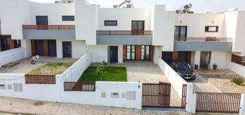 Moradia T3 com piscina em Sesimbra