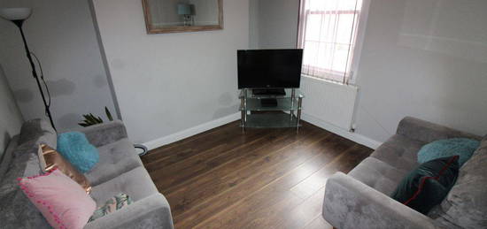 4 bed terraced house to rent