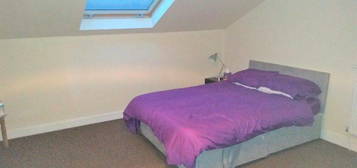 Room to rent in Higher Lane, Whitefield, Manchester M45