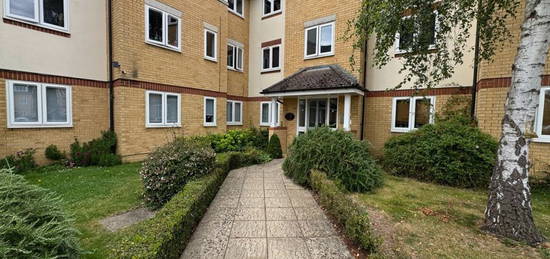 Flat to rent in Grenville Place, London NW7