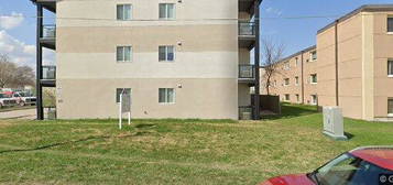 855 Elizabeth Rd #204, Winnipeg, MB R2J 1A5