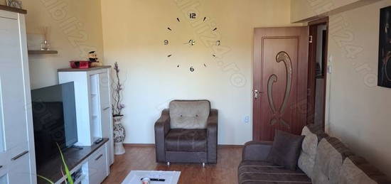 Vand apartament cu 2 camere