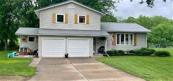 1273 Sherry Dr, Goodview, MN 55959