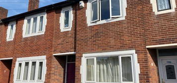 5 bedroom terraced house to rent