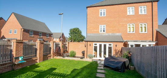 4 bedroom semi-detached house for sale