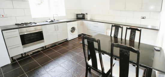 4 bedroom terraced house to rent