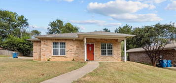 313 Half St, Lindale, TX 75771