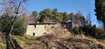 Rustico e casale in vendita in via dei Giannini